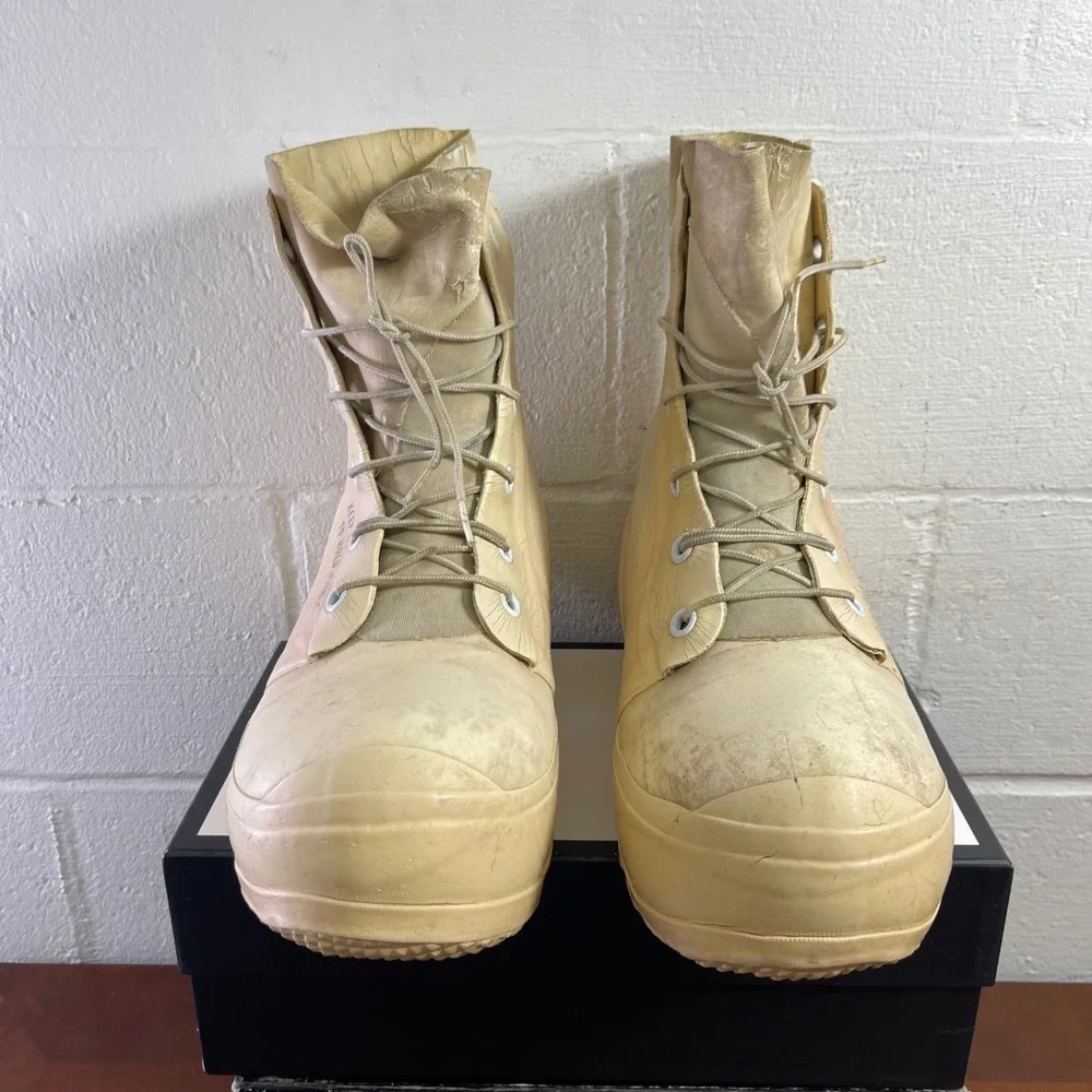 VINTAGE Bata Mickey Mouse Bunny US Military Boots Cream Cold Weather Men's 11 R